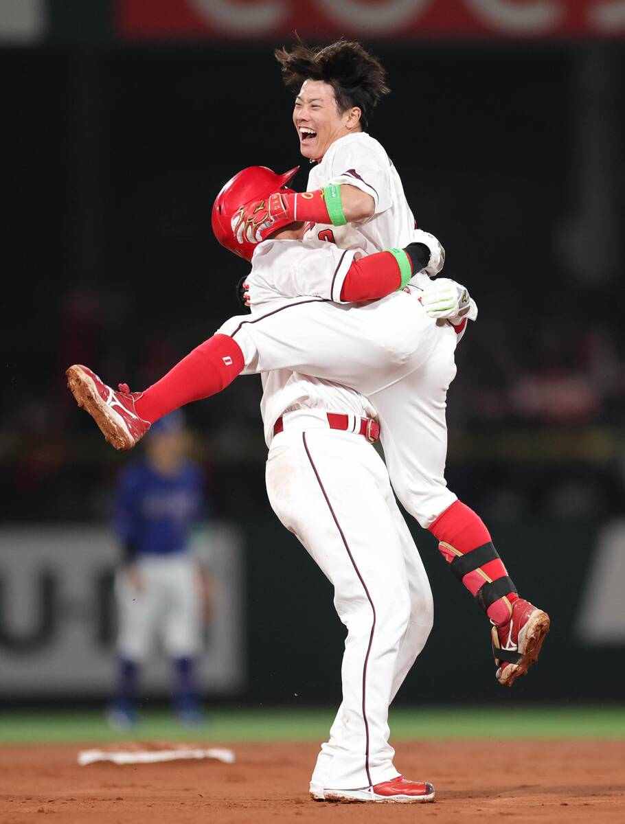 【広島】劇的な球団３０年ぶりの開幕戦サヨナラ勝利！ドラ３勝田が決めた　チーム４年ぶり＆新井政権初の白星スタート　ドラ１平川は球団新人６５年ぶり開幕戦３打点（スポーツ報知）