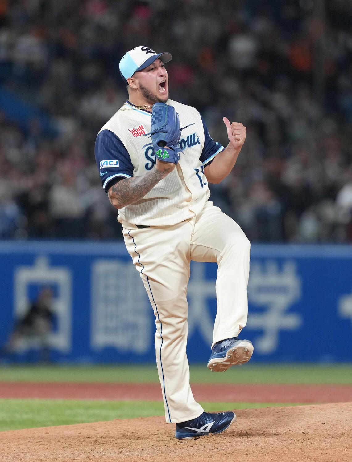 【ヤクルト】ホセ・キハダ「すごく幸せ」初登板８戦連続Sの新記録も記念球は初勝利の増居に渡す（日刊スポーツ）
