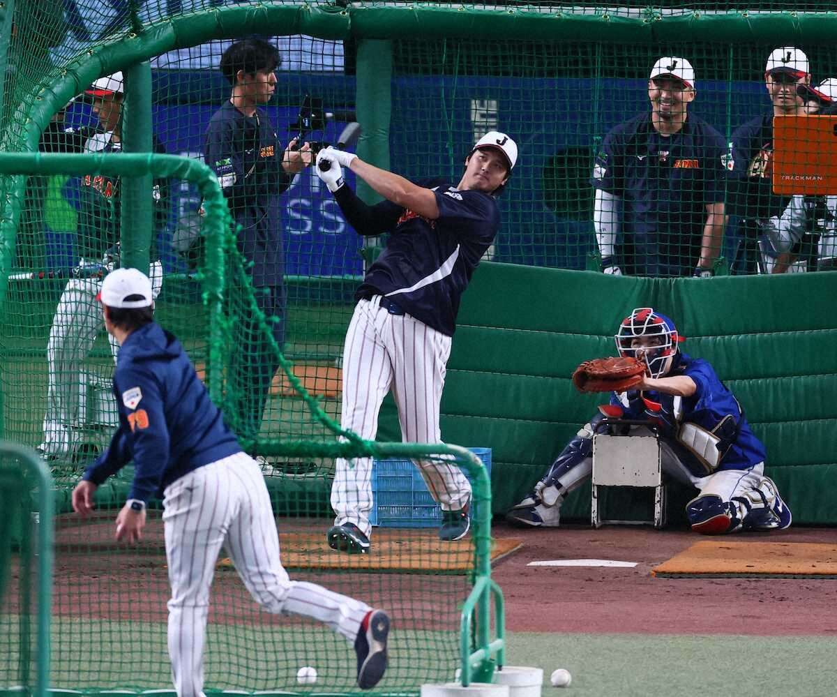 大谷翔平が衝撃の初フリー打撃！侍＆中日選手も口あんぐり　規格外4階席弾に場内騒然！11発ショー大拍手（スポニチアネックス）