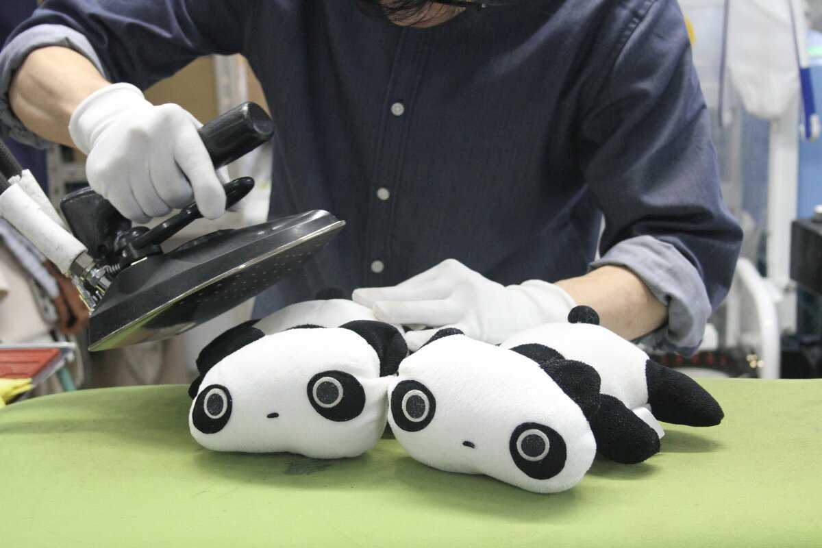 ぬいぐるみ専門クリーニングへの依頼が急増中 30年連れ添った記者の「たれぱんだ」から茶色く濁った水が… 「クリーニング403(ヨンマルサン)」とは?(AERA DIGITAL)