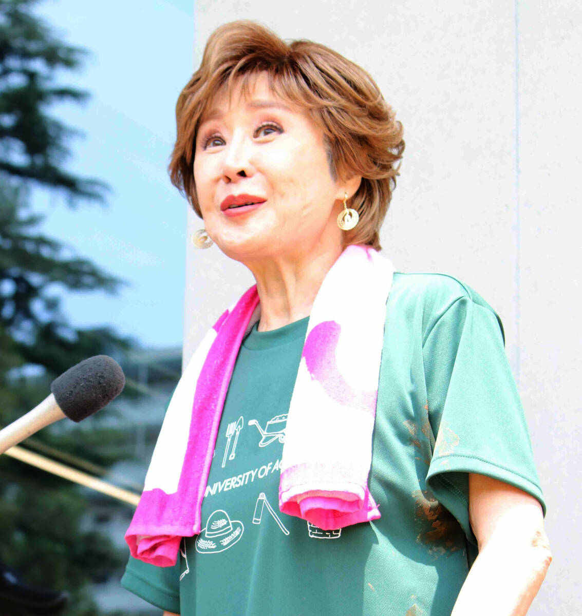 小林幸子、田植え中にきれいに転倒「そんなみっともないことしない(笑)」故意は否定(スポーツ報知)
