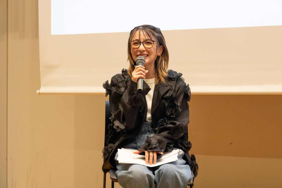 奥菜恵先生に生徒感激「表現者として生きる―学生時代から母としての現在まで」をテーマに桜美林大で特別講義(サンケイスポーツ)