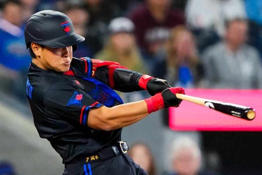 岡本和真、9試合ぶり14号 3階席飛び込む特大弾、ゲレーロJr頭抱える…年間32HRペース、本拠地騒然(Full-Count)