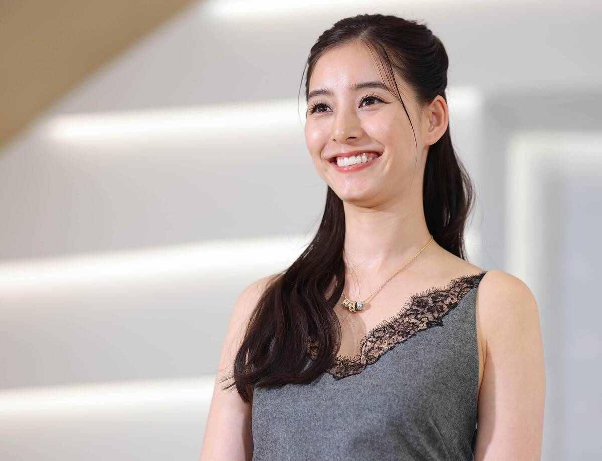 新木優子、中島裕翔と結婚後初の公の場で笑み（スポーツ報知）