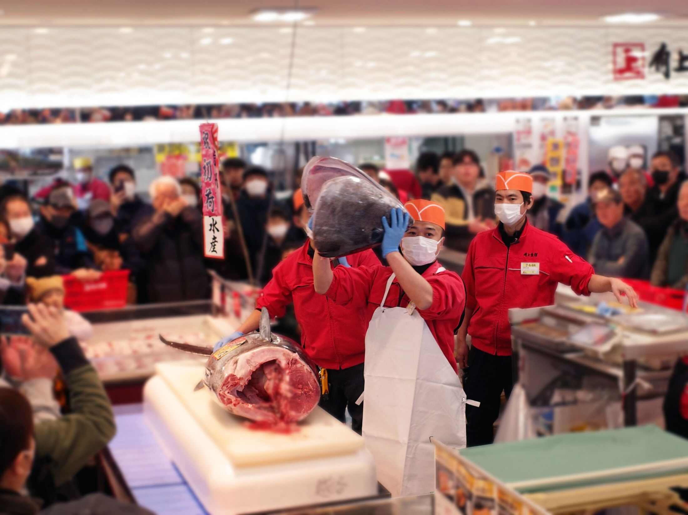 なぜ、角上魚類は「海なし県」にばかり出店しているのか 「サカナ離れ」の時代に絶好調を続ける納得のカラクリ(文春オンライン)