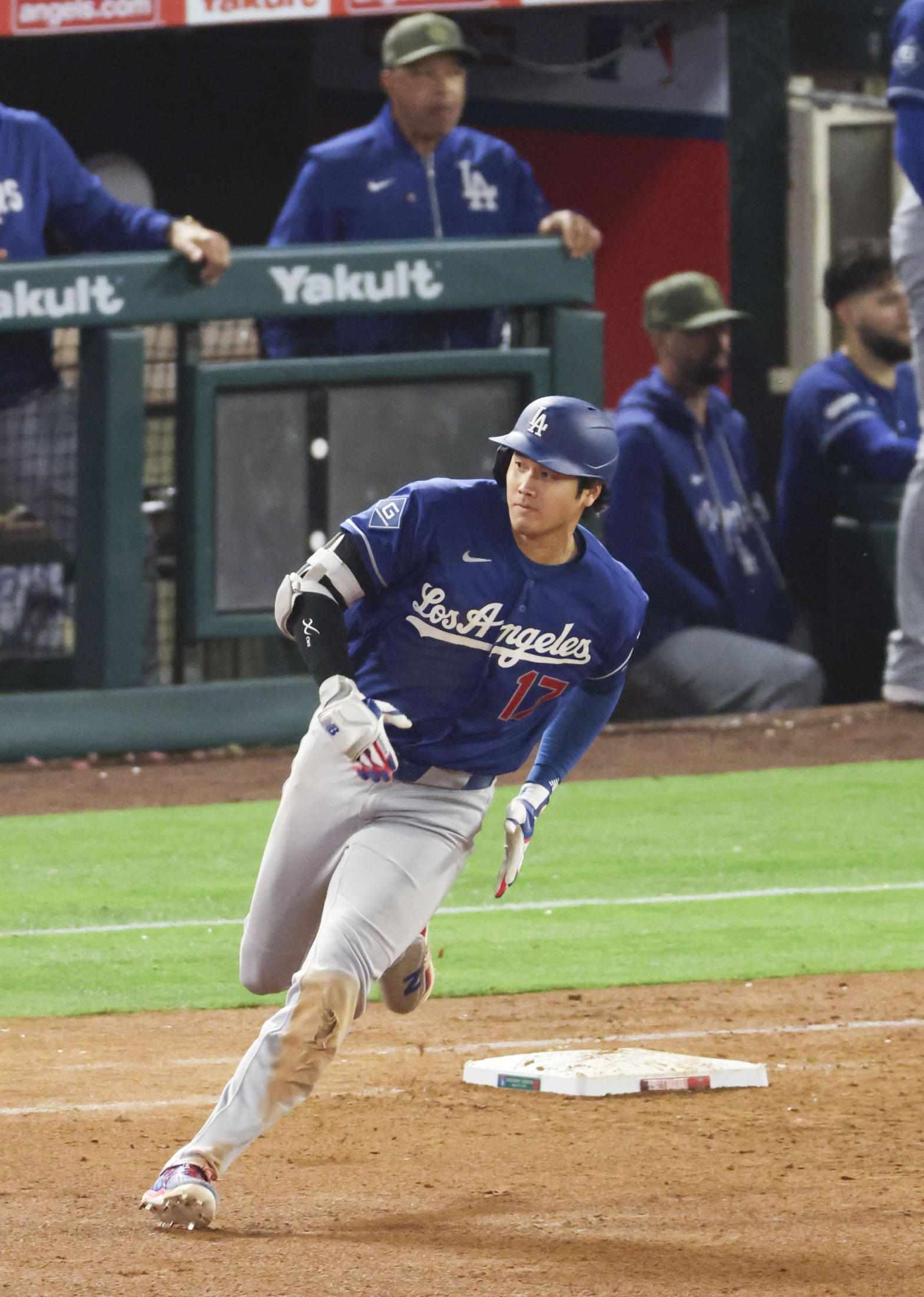 大谷翔平 幻の8号 右翼線の打球で一気にホームイン 「当たったか分からなかったので全力で走った」記録は今季初三塁打→失策で生還(デイリースポーツ)