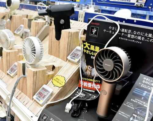 手持ちタイプの扇風機に「高性能・高価格」の風…家電大手が相次ぎ「１万～２万円台」投入、消臭効果・羽根なしも　（読売新聞オンライン）