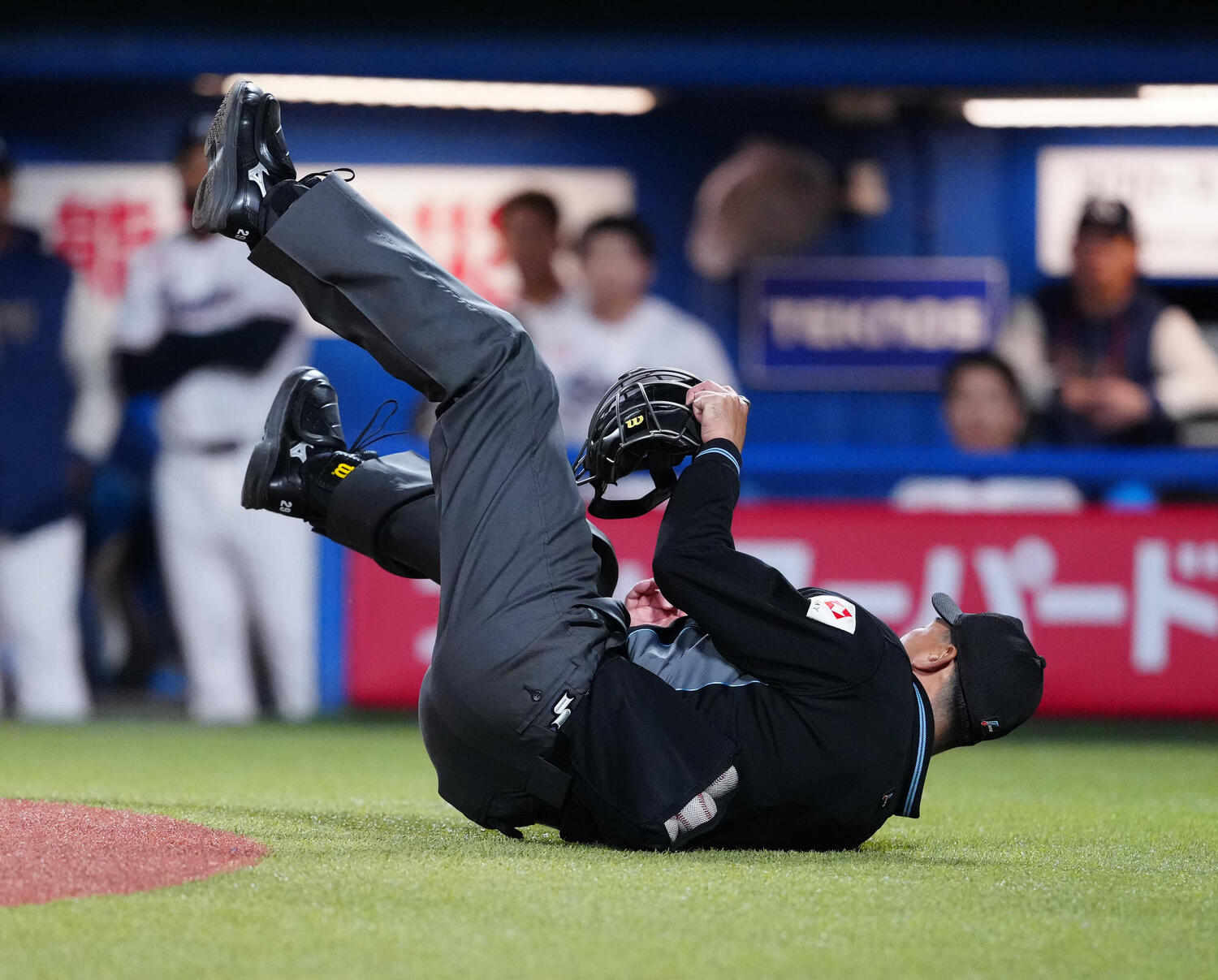 【NPB】バット直撃の川上審判員の病状を発表「緊急手術が行われ、現在は集中治療室にて治療」(日刊スポーツ)