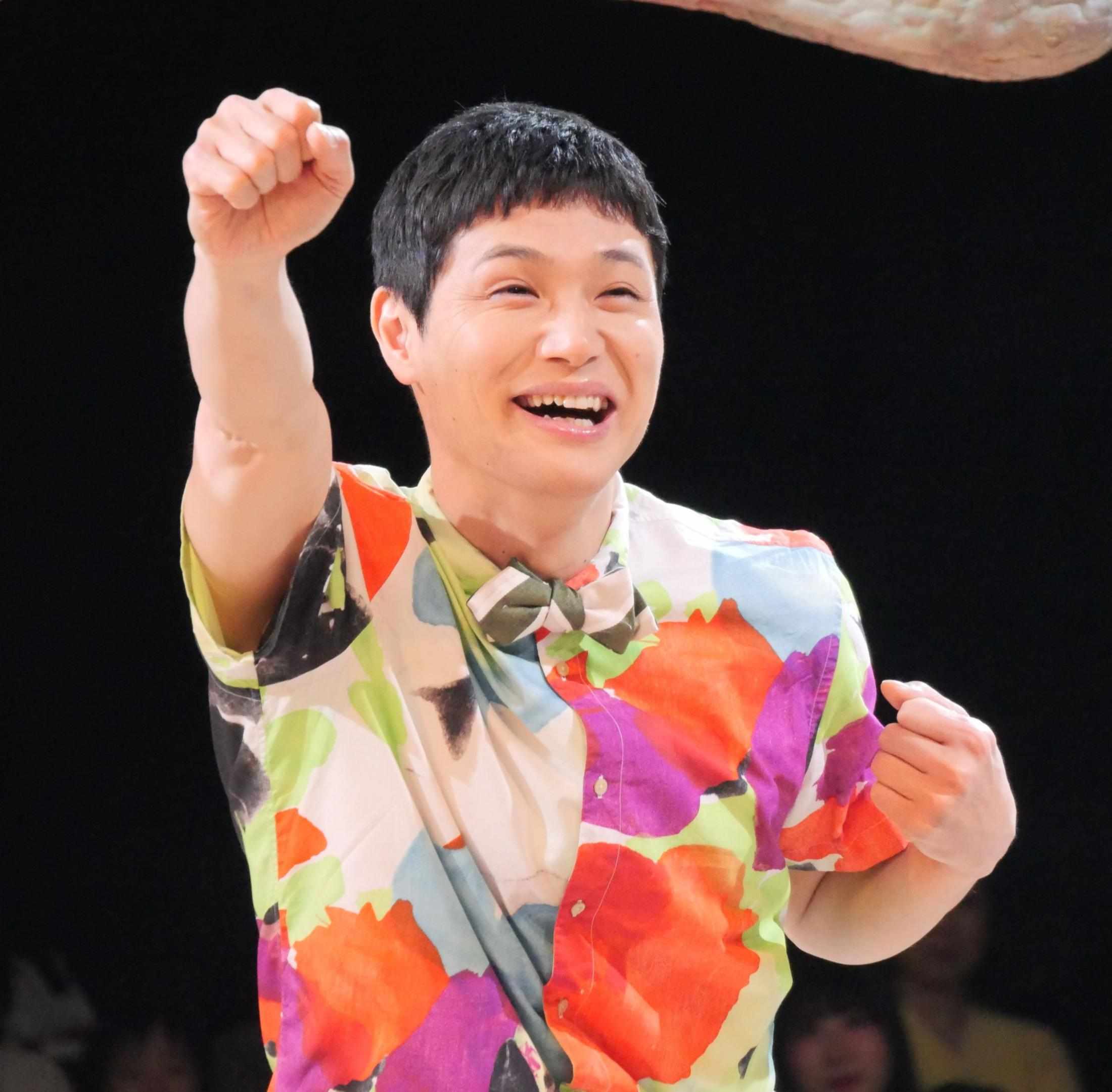 もう中学生　結婚発表後初の公の場　四方八方に３度土下座　プロポーズは河川敷で段ボール指輪を贈呈（デイリースポーツ）