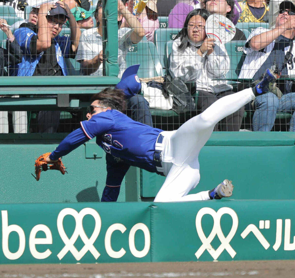 【中日】緊急搬送の福永裕基は頭部から出血 会話できたが、井上一樹監督「検査で何もないことを祈る」特例抹消が濃厚(スポーツ報知)