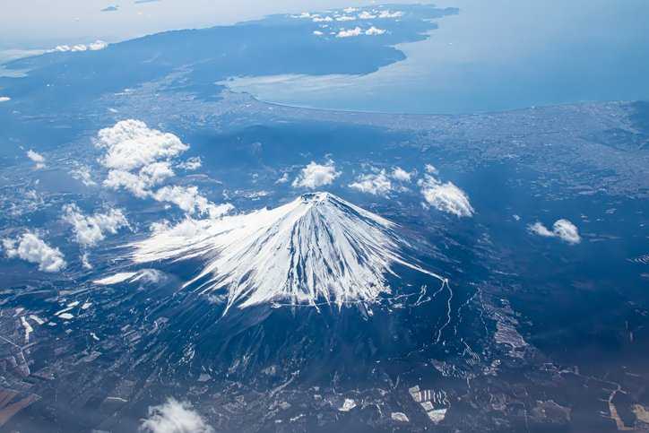 インバウンドに大人気「富士山×五重塔」 感動体験のウラで住民は「庭先で小便」「保育園の送り迎えもギリギリ」の苦悩(AERA DIGITAL)