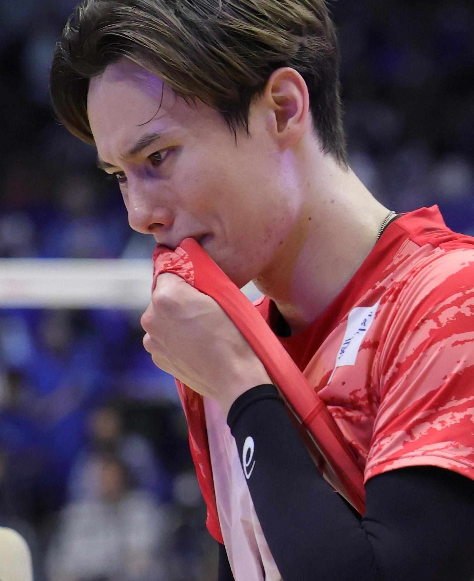 SVリーグ サントリーV逸…主将高橋藍が号泣「結果が全て」大阪Bは西田キレキレサーブで逆転初制覇!(デイリースポーツ)