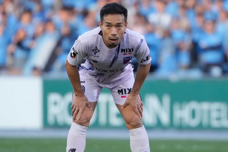 長友佑都が担架で運ばれ負傷交代　5度目のW杯出場に暗雲か…水戸戦の前半に足抑え座り込む（FOOTBALL ZONE）