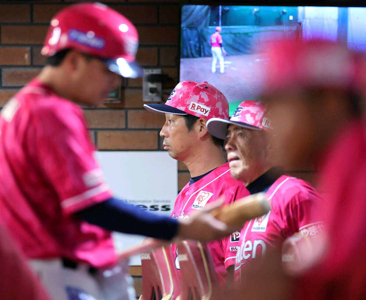 【楽天】 塩川達也監督代行の初日にまさかの自力優勝消滅　わずかシーズン５９試合目　代行対決で橋上巨人に敗れる　泥沼の５連敗（スポーツ報知）